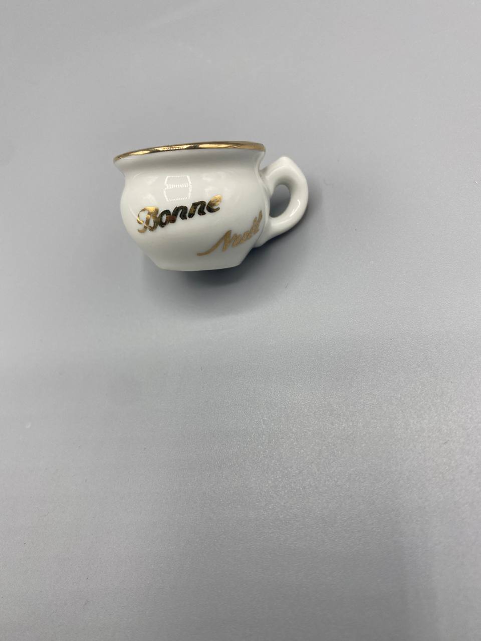 Miniature pot de chambre en porcelaine de Limoges – « Bonne Année » doré, œil au fond – Vintage