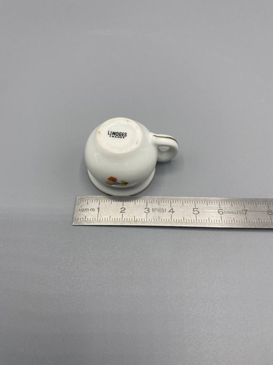 Miniature pot de chambre en porcelaine de Limoges – « Bonne Année » doré, œil au fond – Vintage