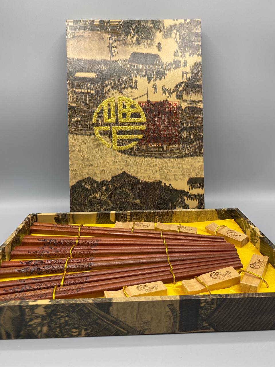 Coffret 6 paires de baguettes en bois sculpté – Repose-baguettes gravés – Chine