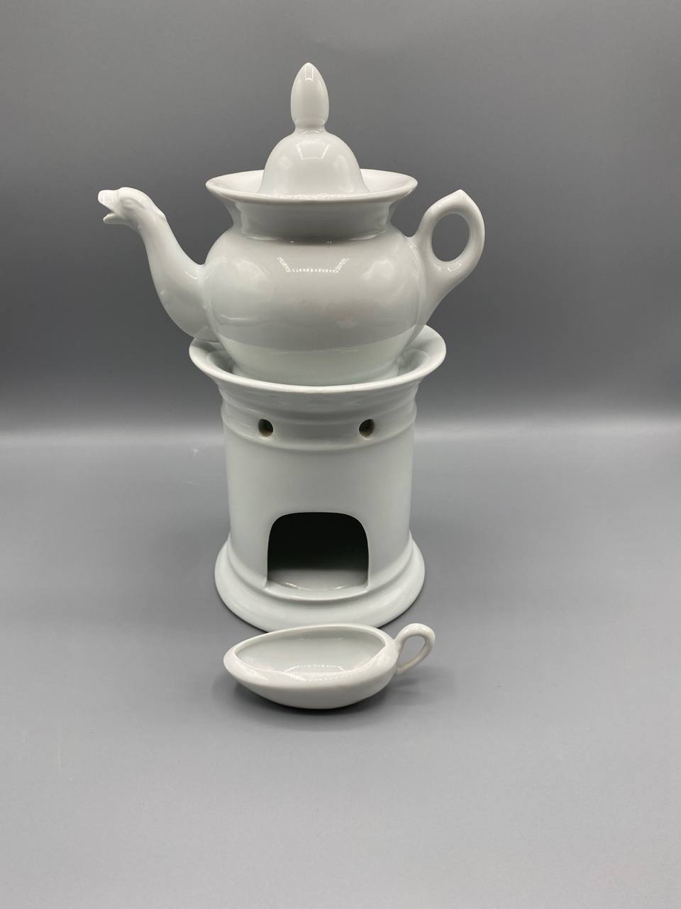 Tisanière complète en porcelaine blanche – Théière, réchaud et coupelle – Circa 1950-1970