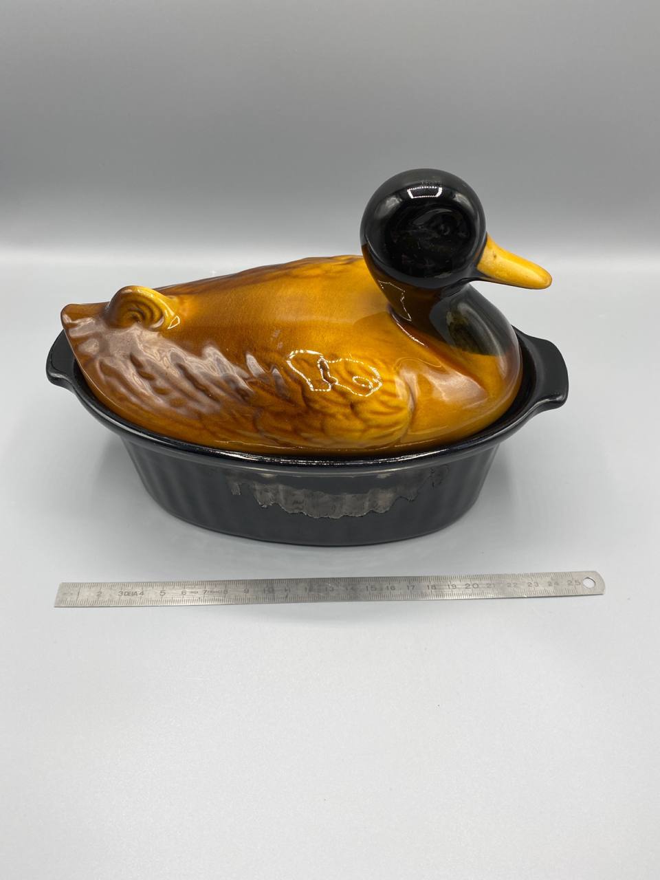 Terrine à couvercle en céramique émaillée en forme de canard