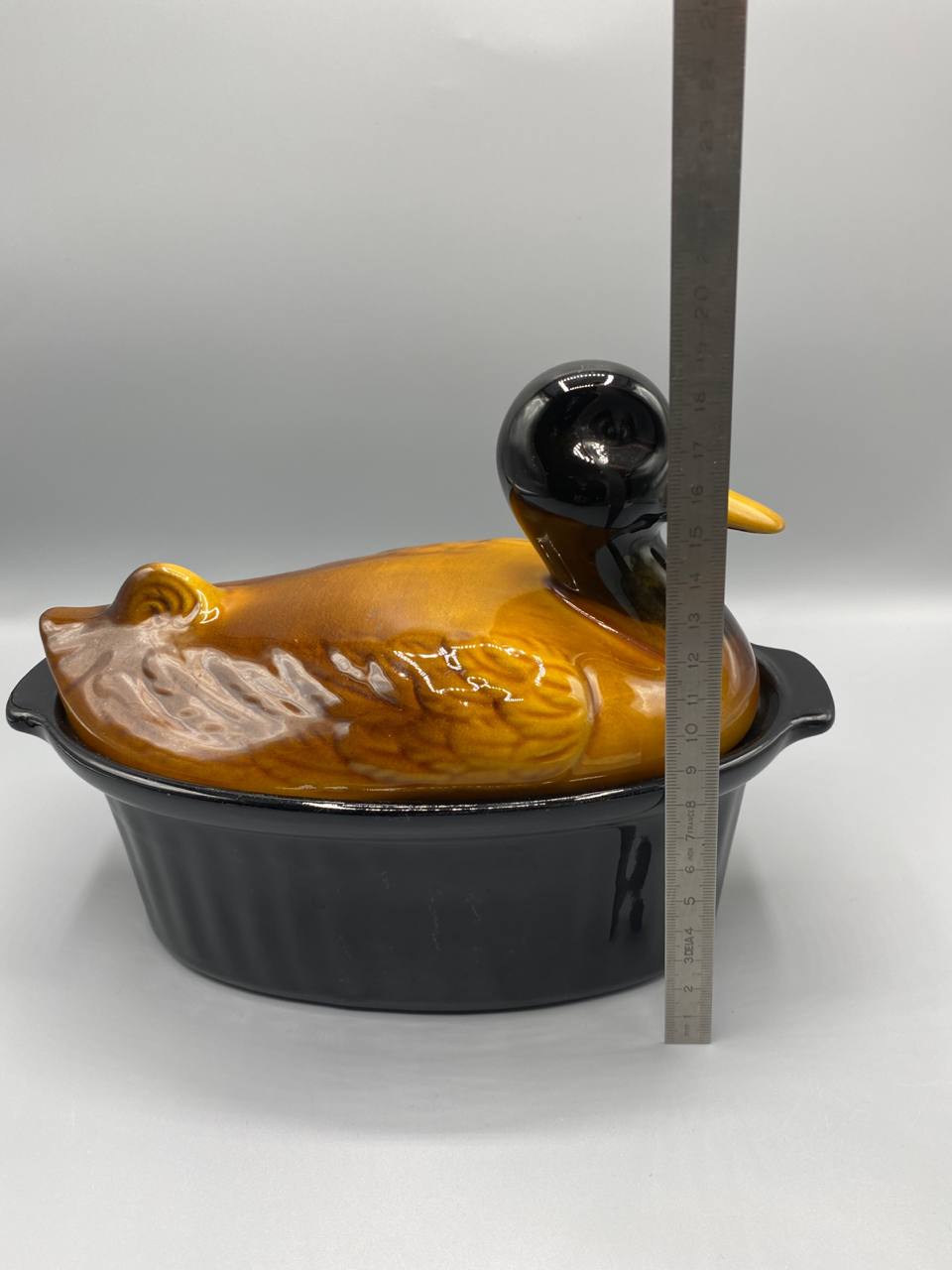 Terrine à couvercle en céramique émaillée en forme de canard