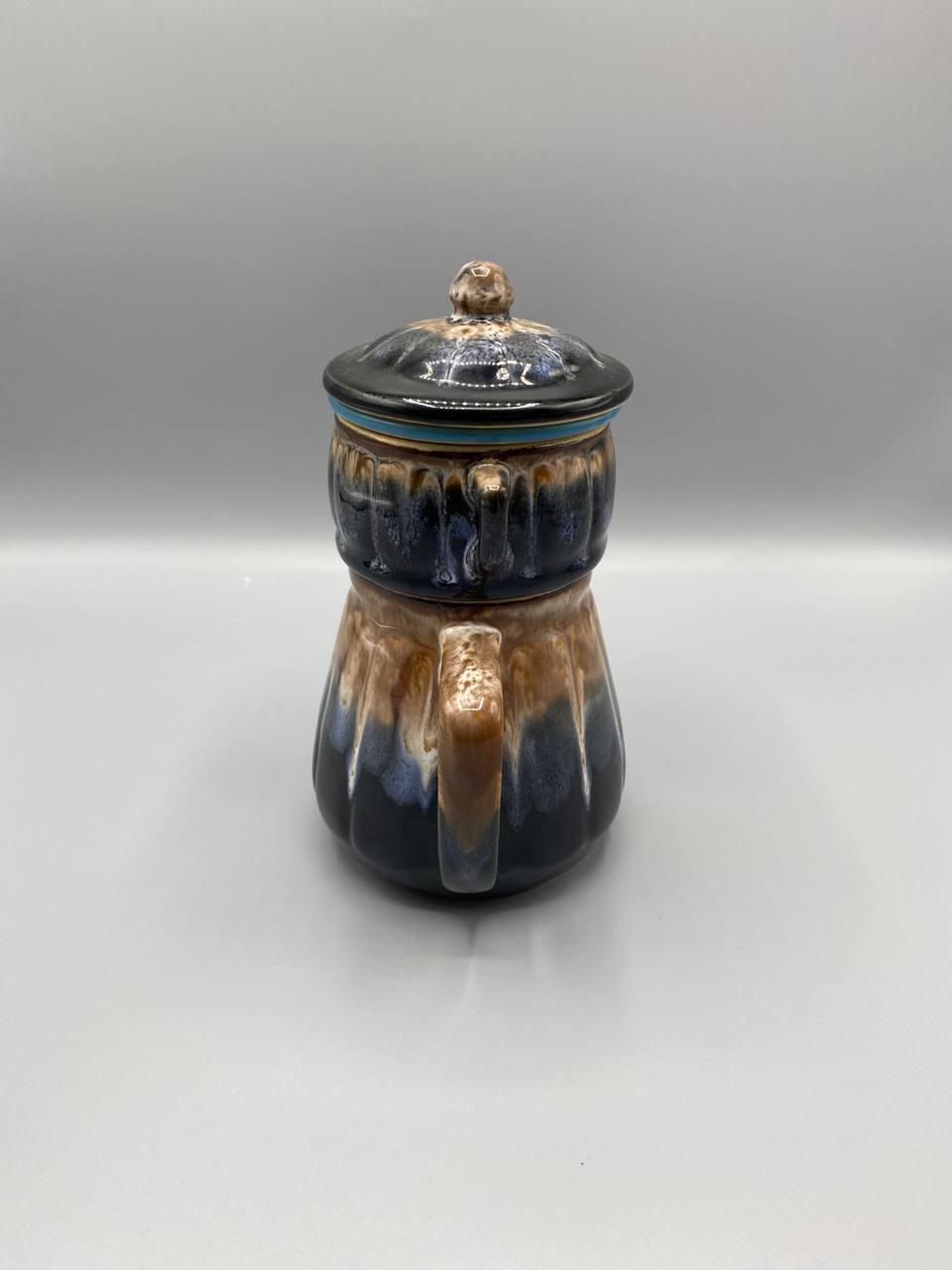 Cafetière-théière filtre en grès flammé – Godrons et filtre intégré – Bleu nuit et caramel