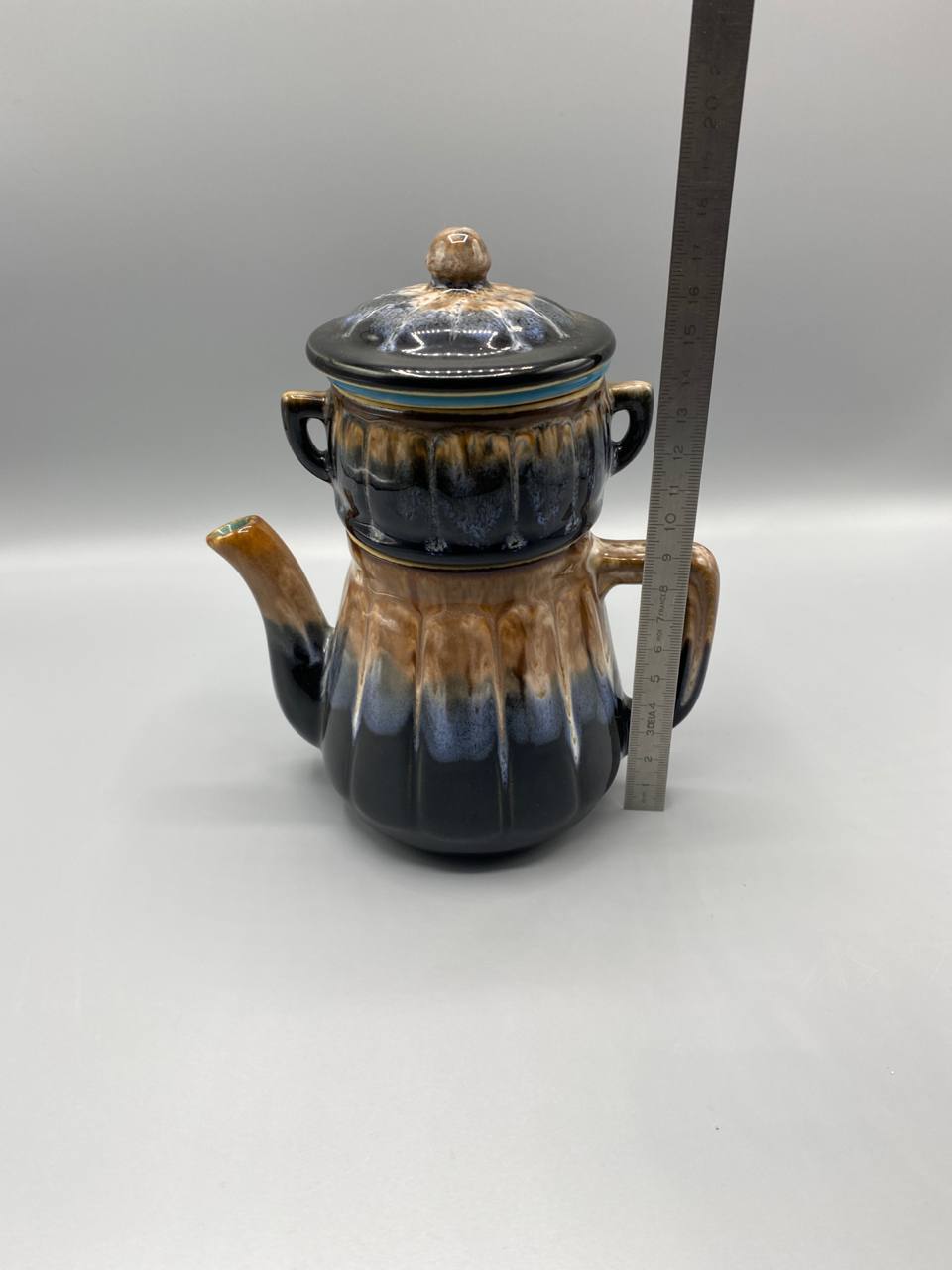 Cafetière-théière filtre en grès flammé – Godrons et filtre intégré – Bleu nuit et caramel