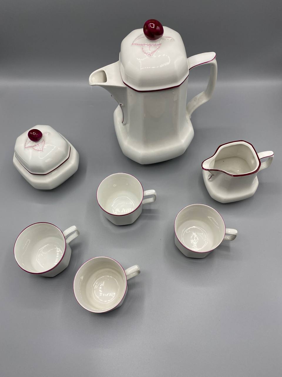 Service à café en porcelaine Seltmann Weiden Bavaria – Décor Cerise – 7 pièces – Filet bordeaux