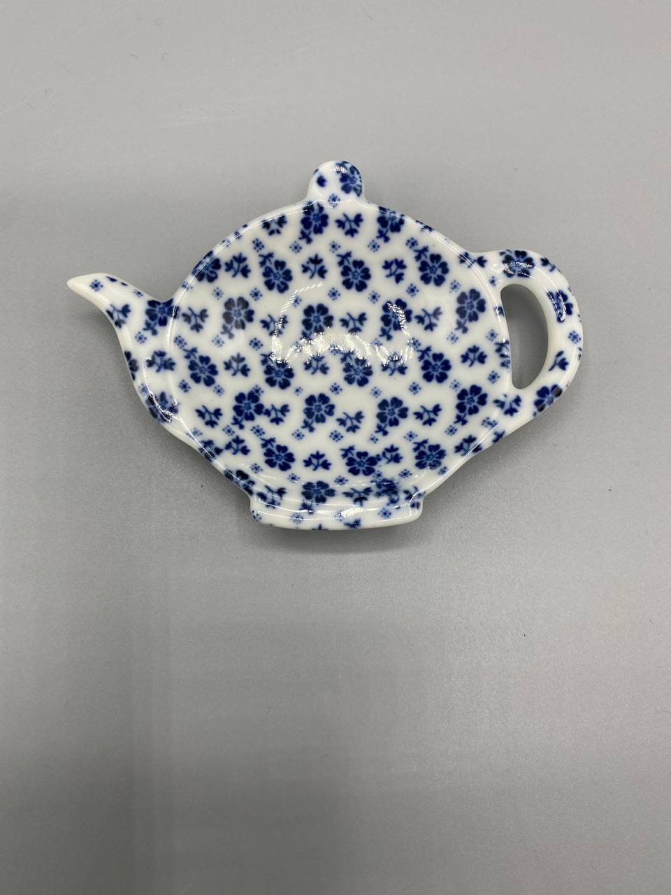 Repose-sachet de thé en céramique – Forme théière – Décor Calico fleurs bleues