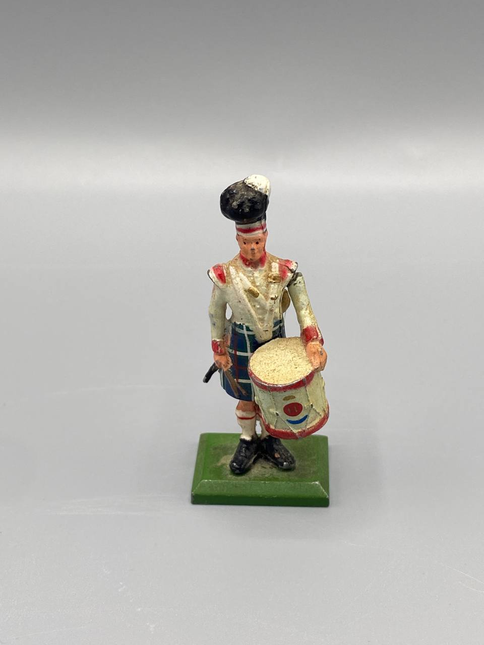 Figurine de collection – Tambour-major écossais en tenue de parade – William Britain & Sons