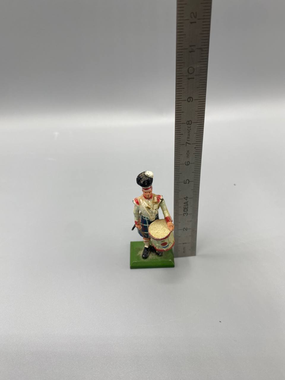 Figurine de collection – Tambour-major écossais en tenue de parade – William Britain & Sons