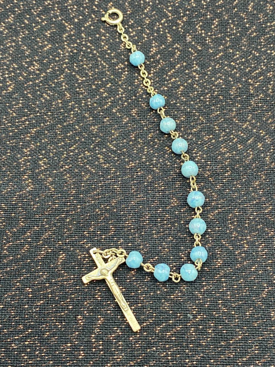 Bracelet dizainier – Perles de verre bleu turquoise – Crucifix doré – Fabrication italienne