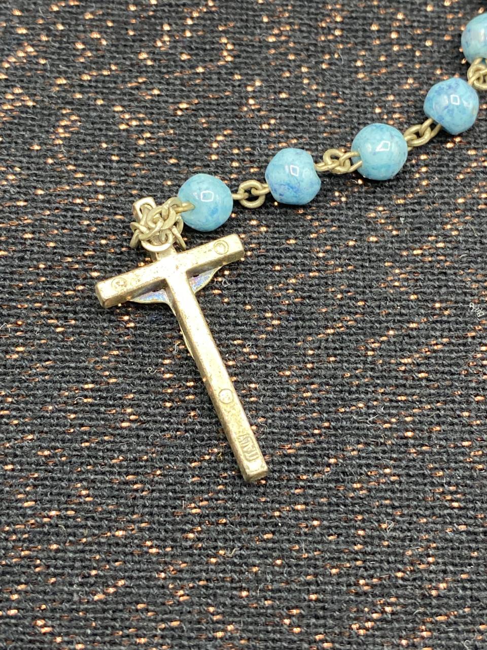 Bracelet dizainier – Perles de verre bleu turquoise – Crucifix doré – Fabrication italienne
