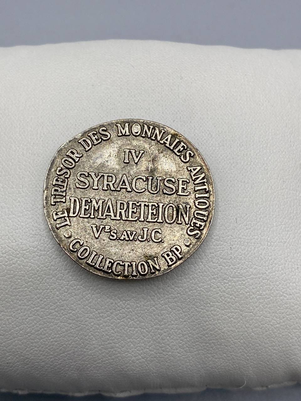Médaille reproduction – Syracuse Démaréteïon – Collection BP Trésor des Monnaies Antiques – N° IV