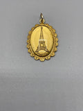 Pendentif souvenir Paris – Tour Eiffel gravée – Métal doré à bordure festonnée