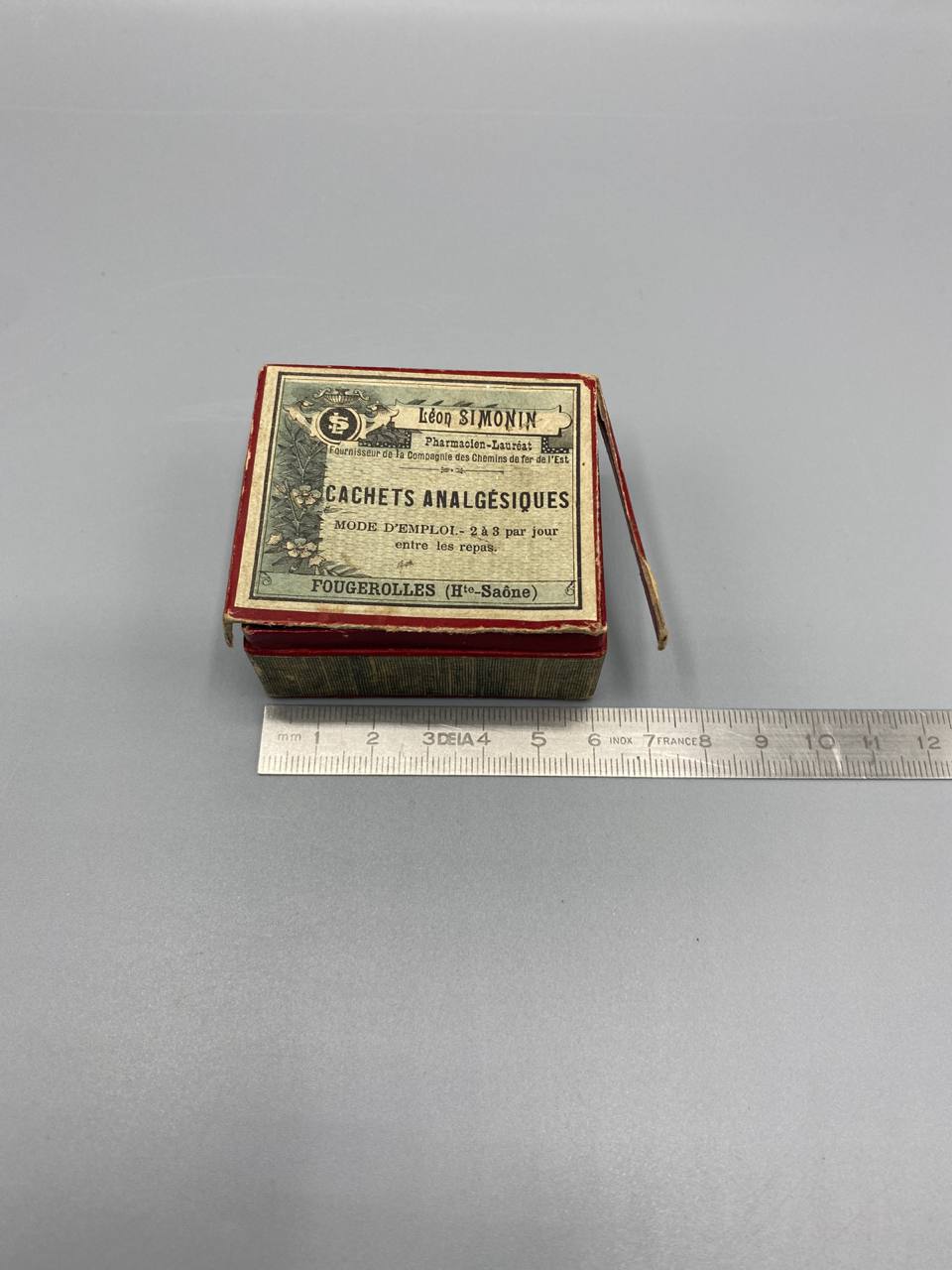 Boîte de cachets analgésiques – Léon Simonin Pharmacien – Fougerolles Hte-Saône – Belle Époque