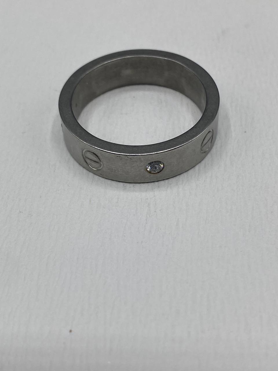 Bague anneau large acier argenté – Motifs vis et strass – Style iconique