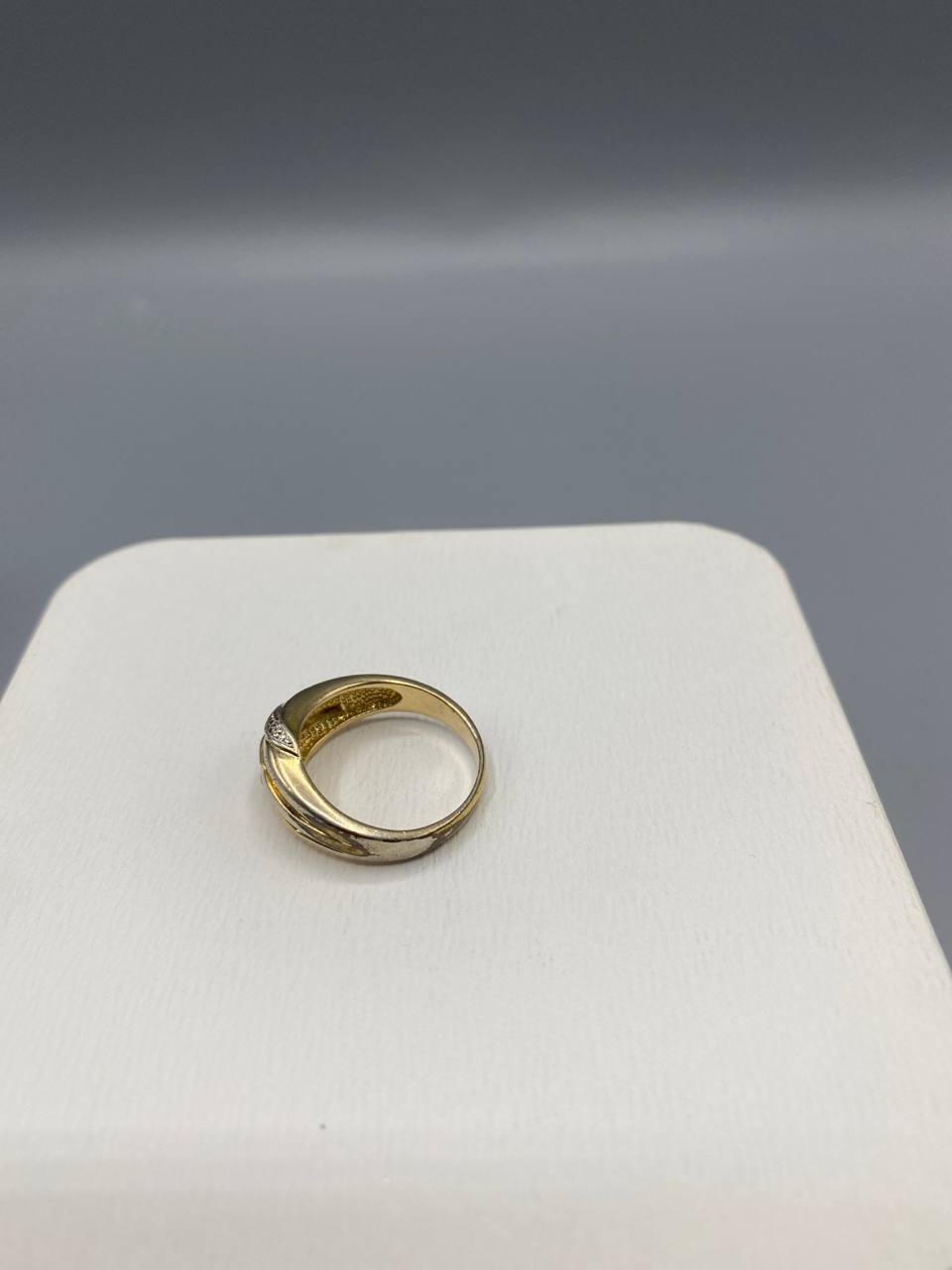 Bague jonc croisé plaqué or – 3 rangs ondulés – Strass pavé