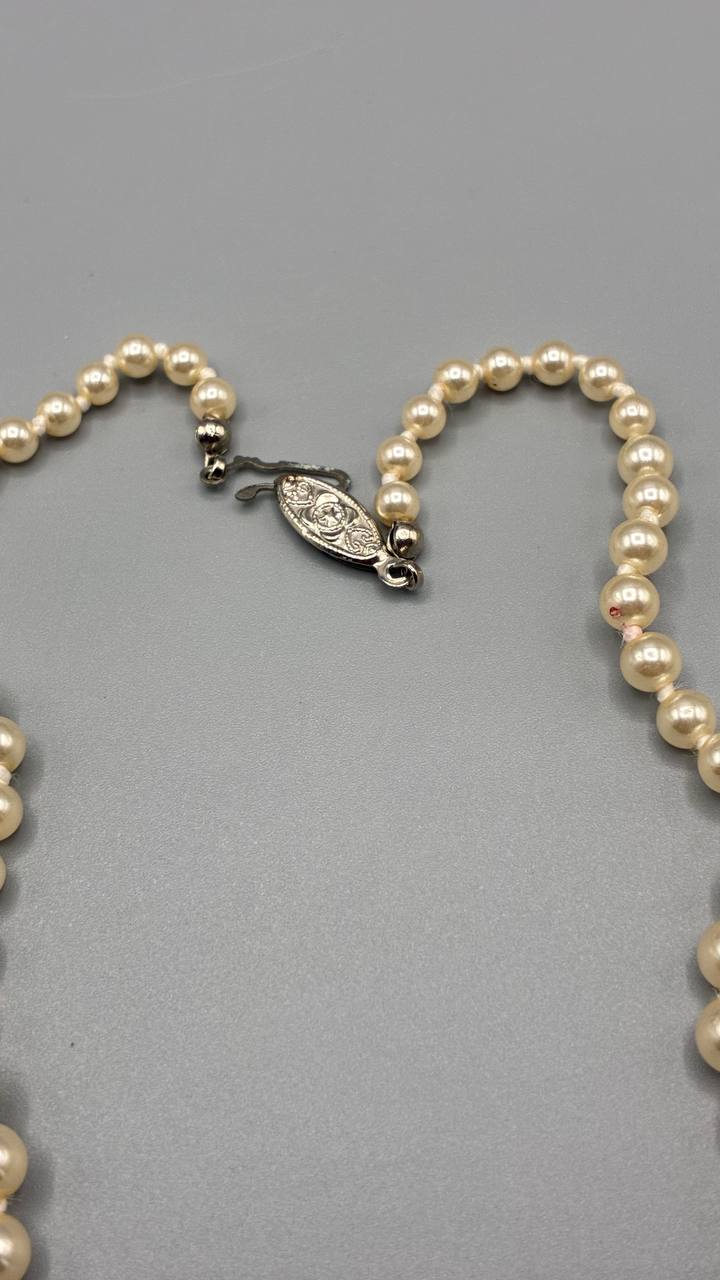 Collier rang de perles nacrées en chute – Fermoir navette argenté