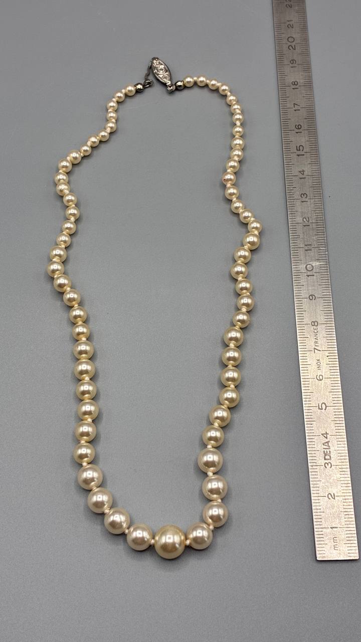 Collier rang de perles nacrées en chute – Fermoir navette argenté