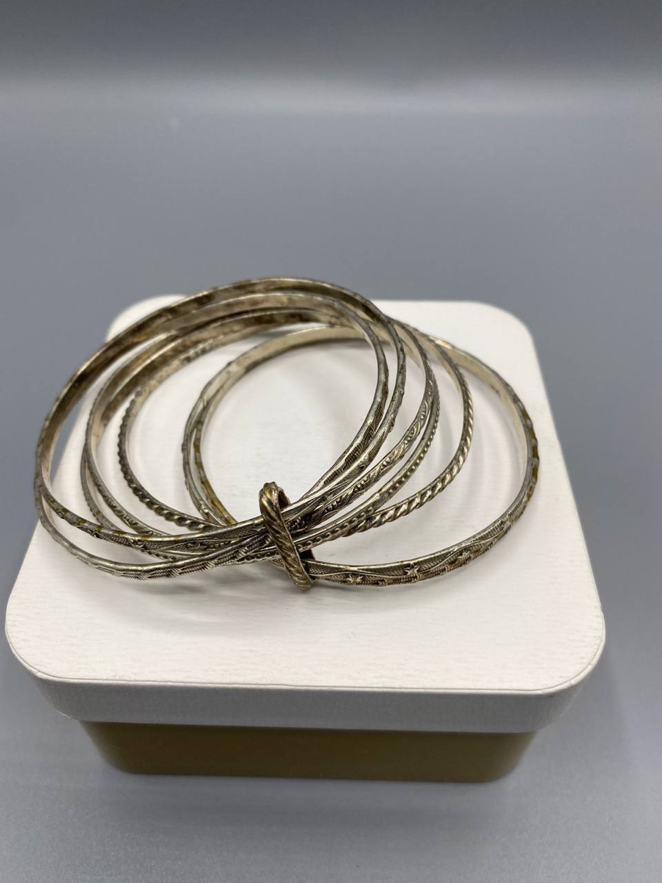 Bracelet 7 joncs en argent gravés, travail artisanal oriental