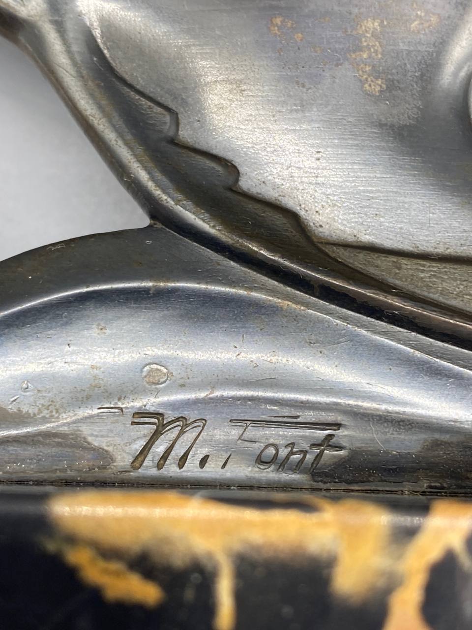 Sculpture Art Déco – Deux scalaires – Signée M. Font – Bronze et marbre Portoro