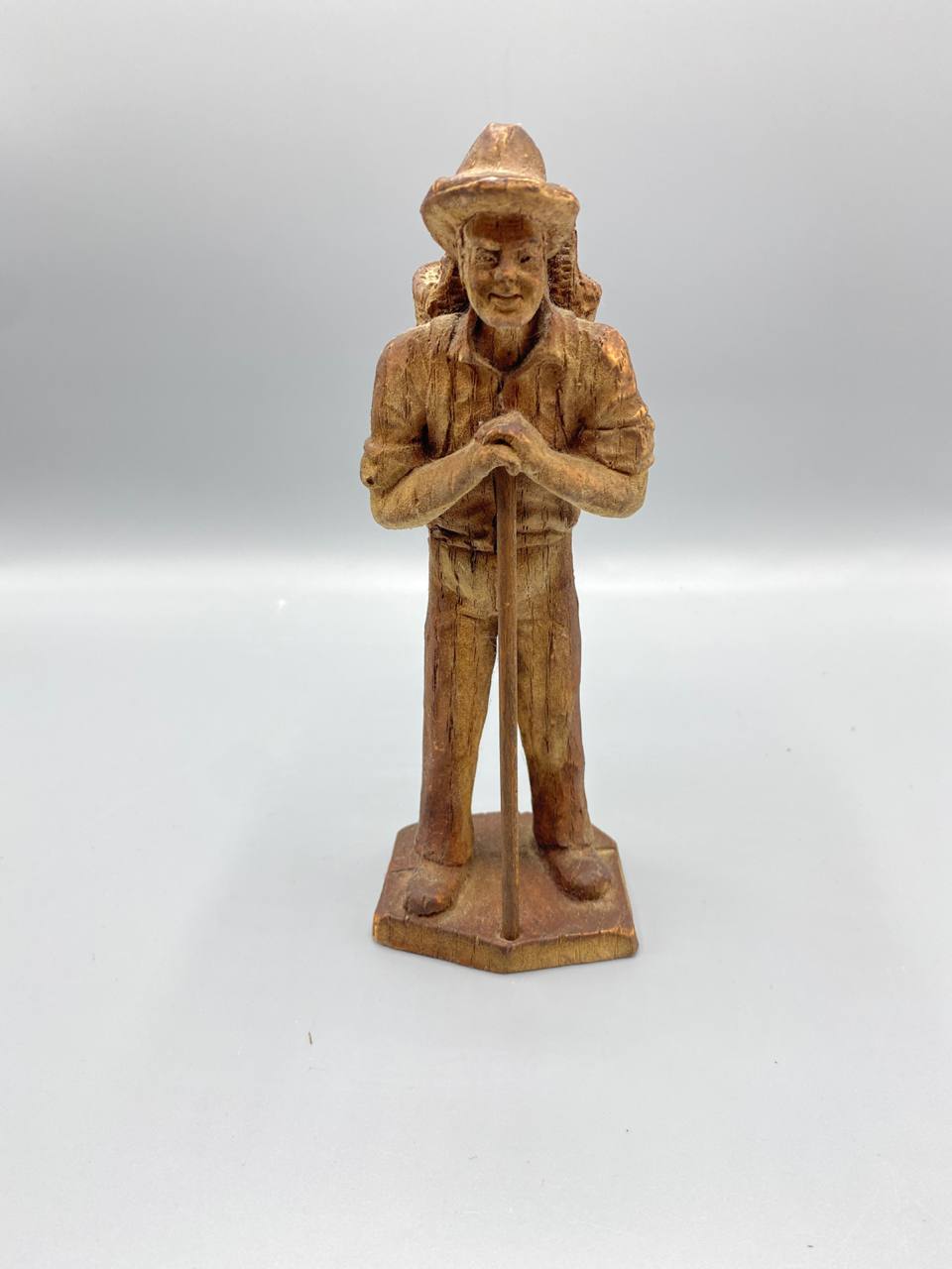 Figurine en bois sculpté – Vendangeur à la hotte – Art populaire