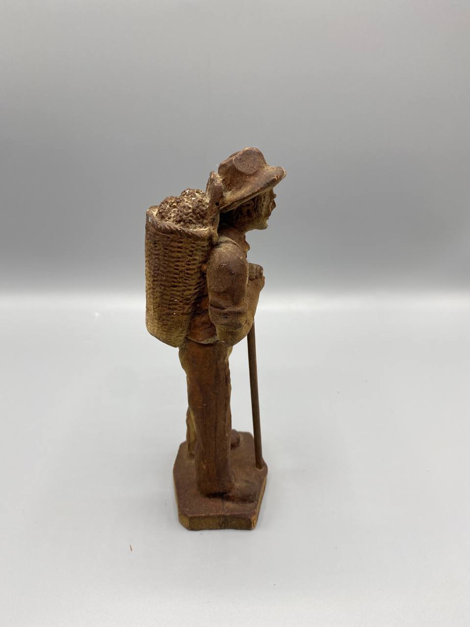Figurine en bois sculpté – Vendangeur à la hotte – Art populaire
