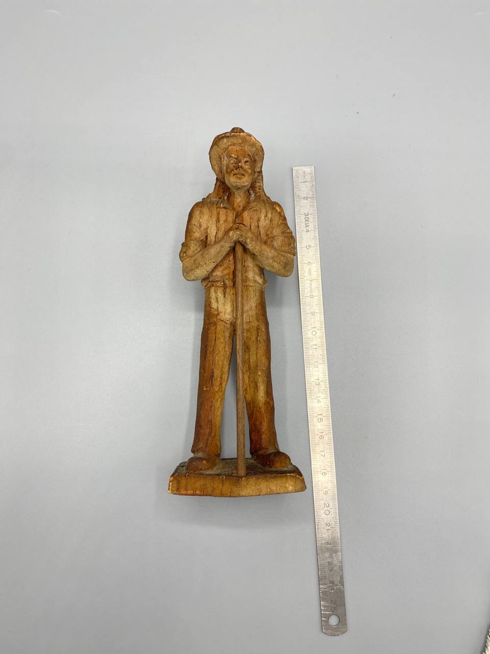 Figurine en bois sculpté – Vendangeur à la hotte – Art populaire