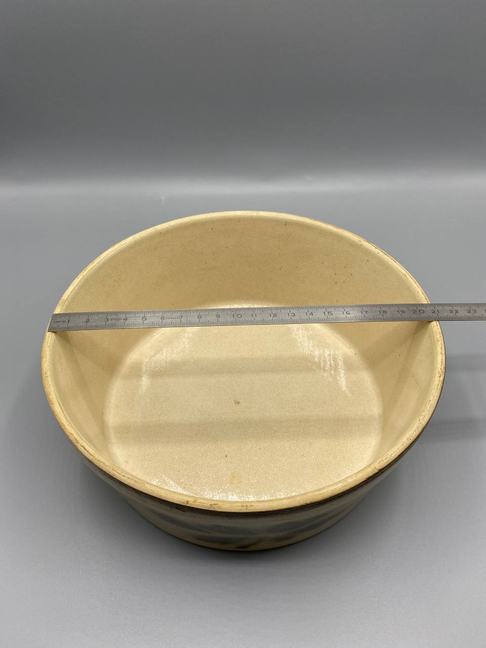 Jatte en grès – Décor végétal trèfle et feuilles – Poterie régionale française
