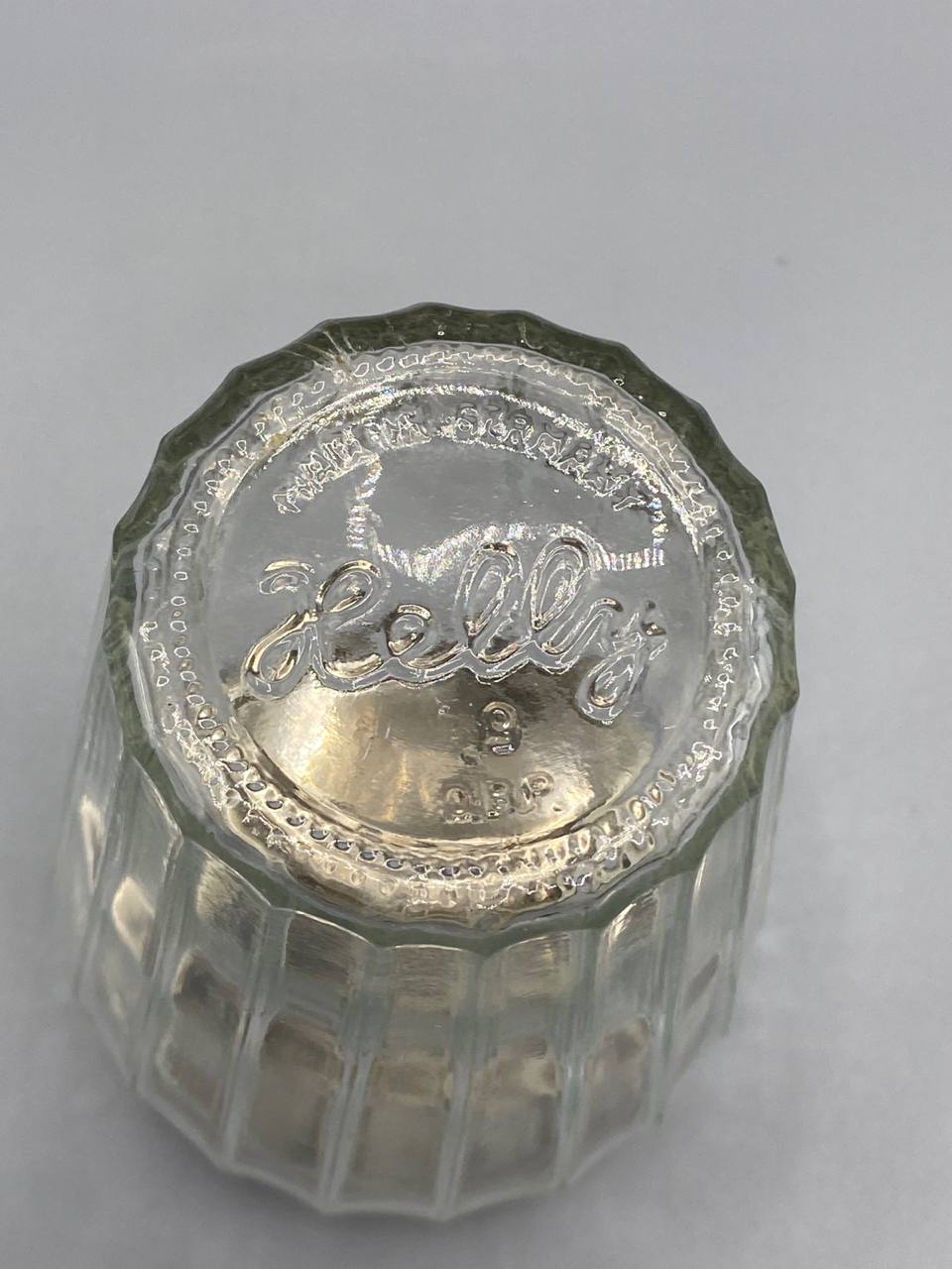 Saupoudreuse verre moulé taillé – Couvercle métal argenté – Marque Jelly France – Art Déco