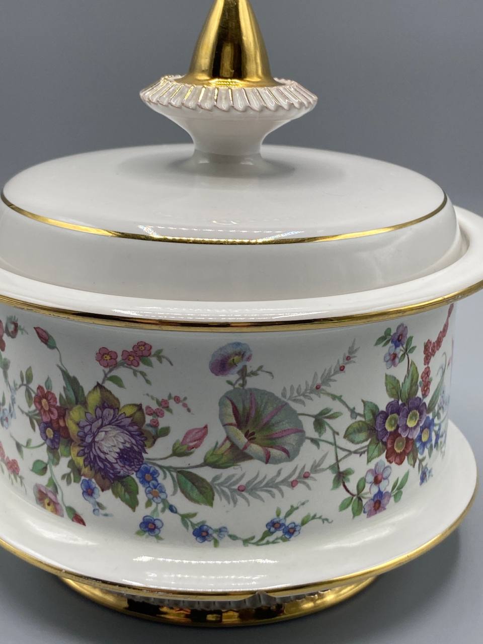 Bonbonnière porcelaine Fiorentine – Décor floral polychrome – Dorure or fin – Hand Made Italy