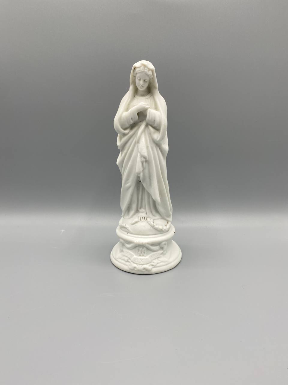 Vierge en prière biscuit de porcelaine – Notre-Dame de Lourdes – France circa 1860-1890