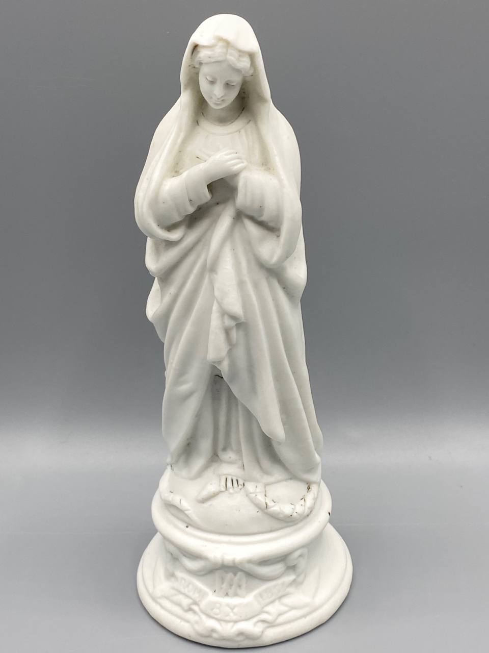 Vierge en prière biscuit de porcelaine – Notre-Dame de Lourdes – France circa 1860-1890