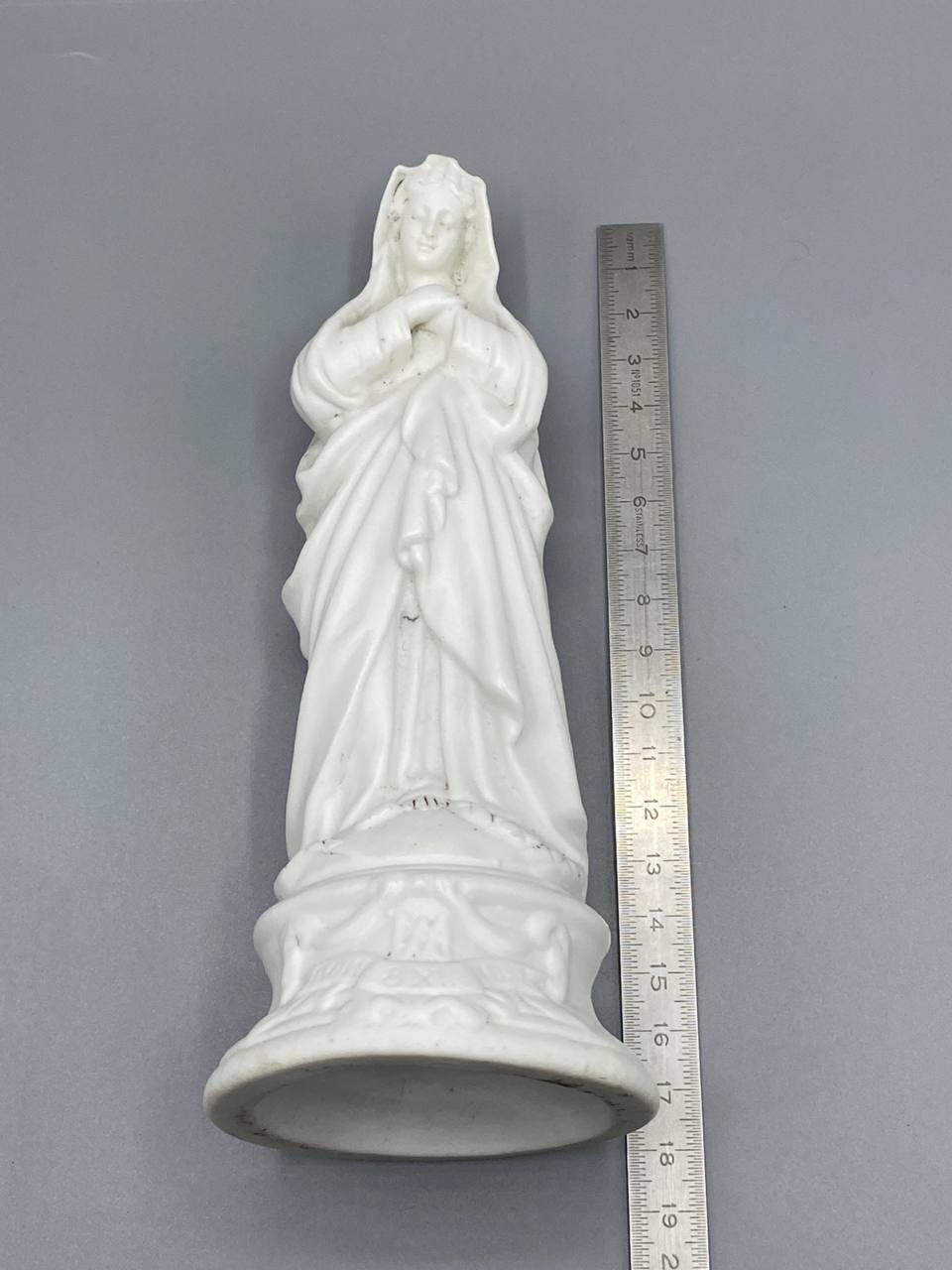 Vierge en prière biscuit de porcelaine – Notre-Dame de Lourdes – France circa 1860-1890