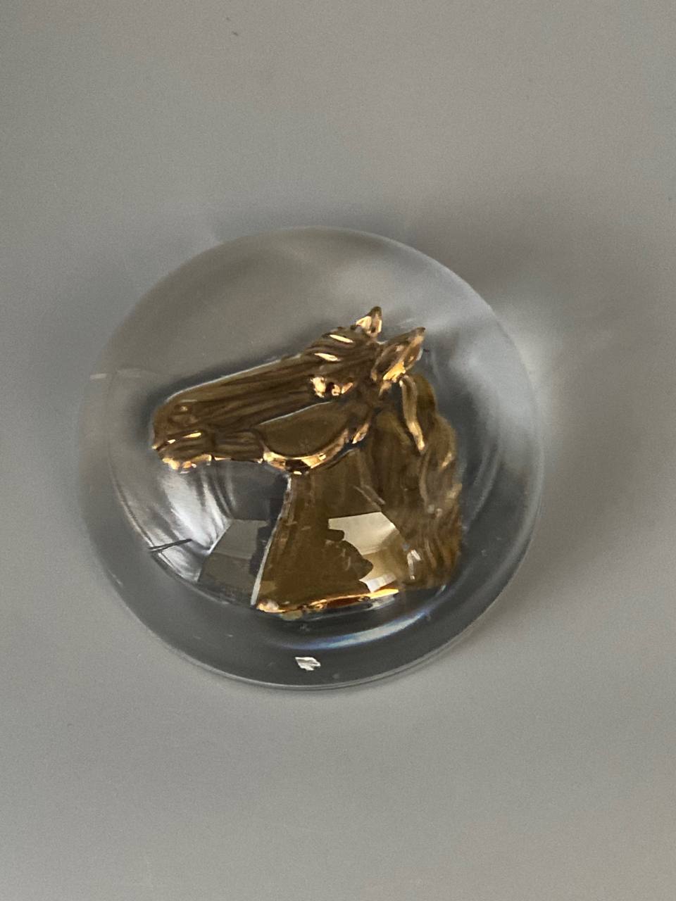 Presse-papier verre soufflé – Inclusion tête de cheval dorée – Thème équestre