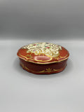 Bonbonnière porcelaine Limoges – Rouge , fleurs peintes main, décor signé déposé