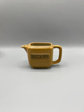 Pichet unidose Ricard céramique jaune moutarde – Modèle carré – Service de bistrot