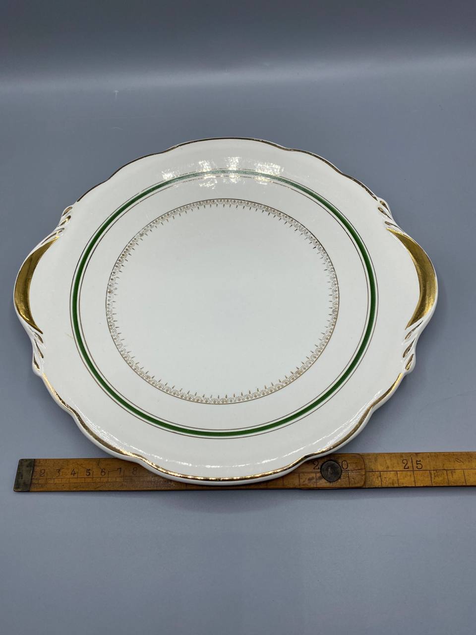 Plat à gâteau faïence Digoin Sarreguemines – Modèle Vendôme – Filets verts et or