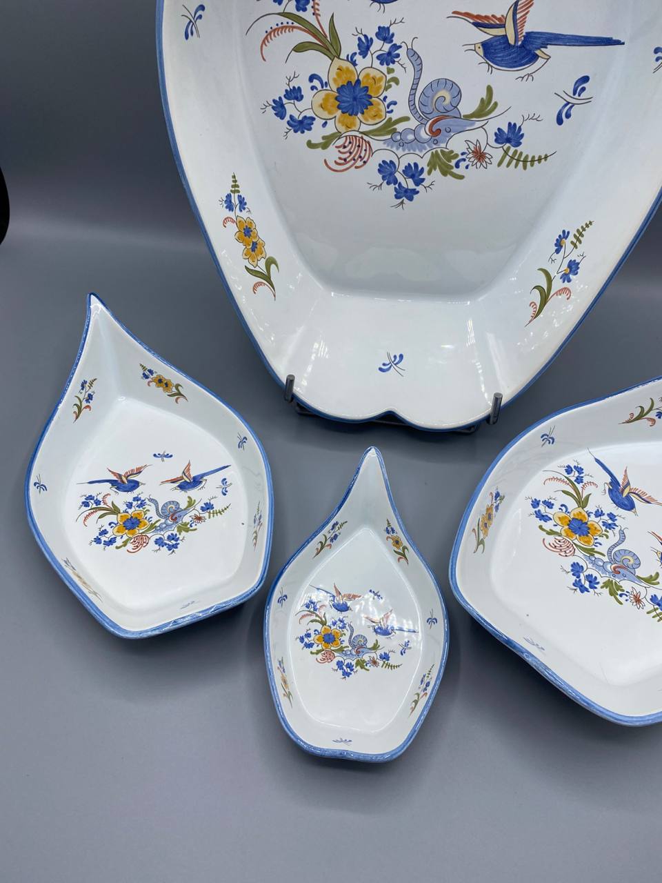 Ensemble 4 pièces gigognes faïence La Chapelle-des-Pots – Décor saintongeais oiseaux bleus