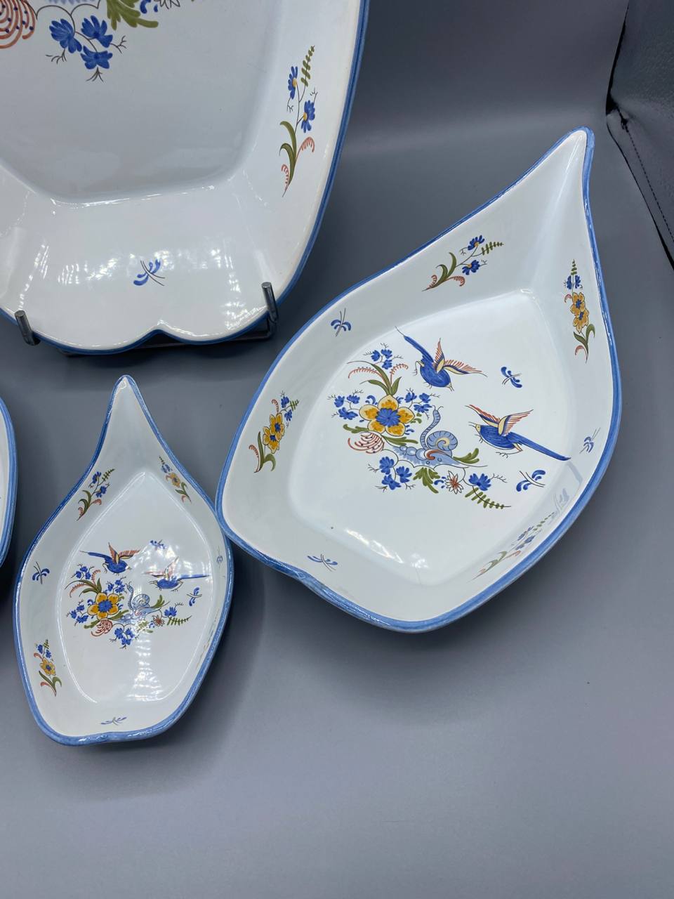 Ensemble 4 pièces gigognes faïence La Chapelle-des-Pots – Décor saintongeais oiseaux bleus