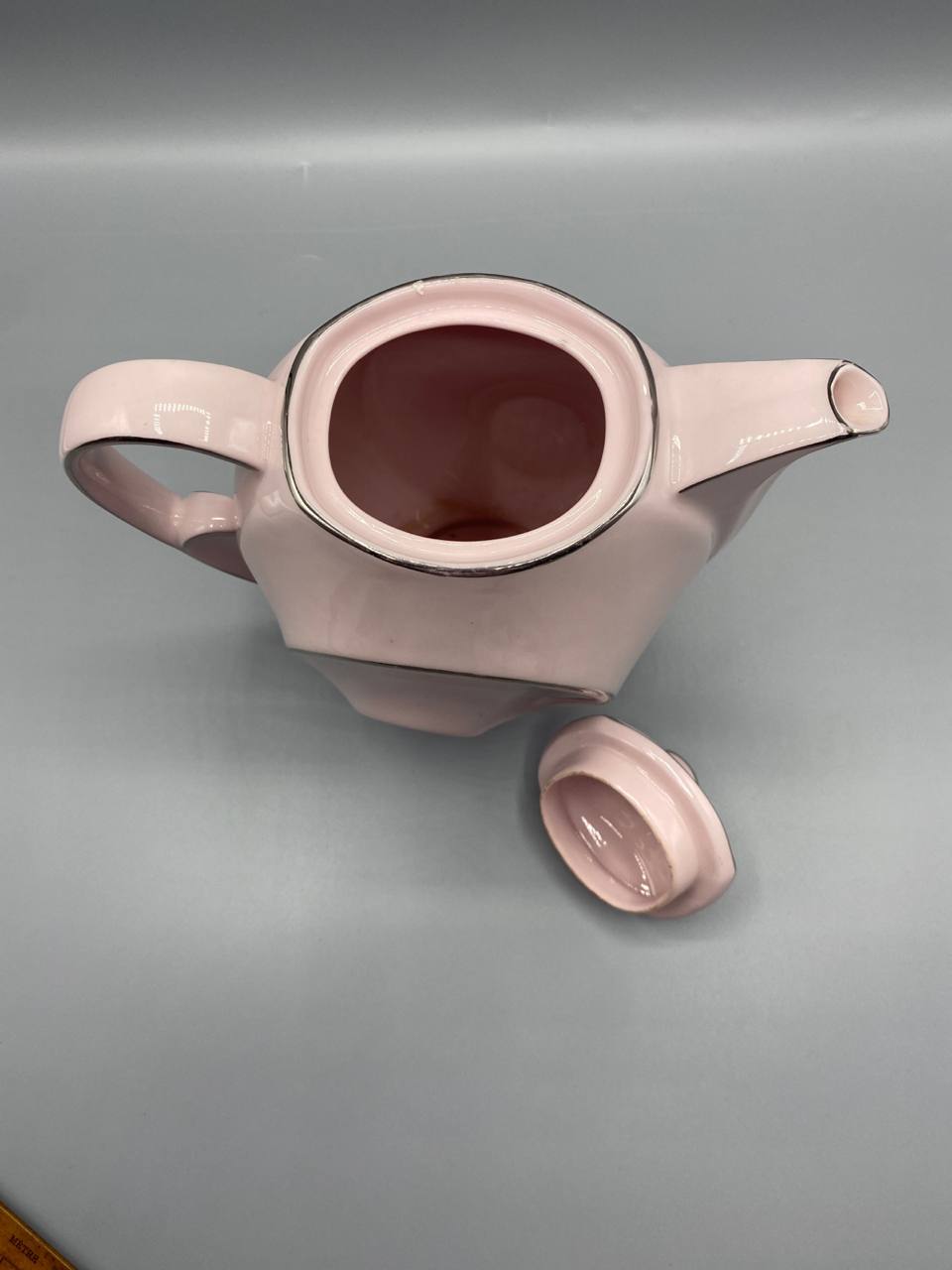 Cafetière porcelaine rose poudré filet platine – ERAS Czechoslovakia – Avec couvercle