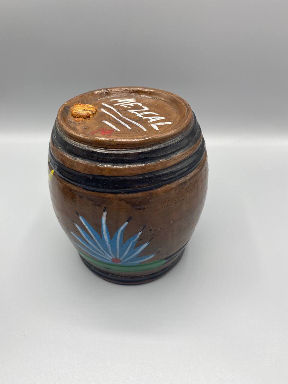 Petit tonneau Mezcal en céramique – Décor agave et personnage – Oaxaca Mexique