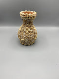 Vase en terre cuite recouvert de coquillages – Motif floral – Souvenir balnéaire