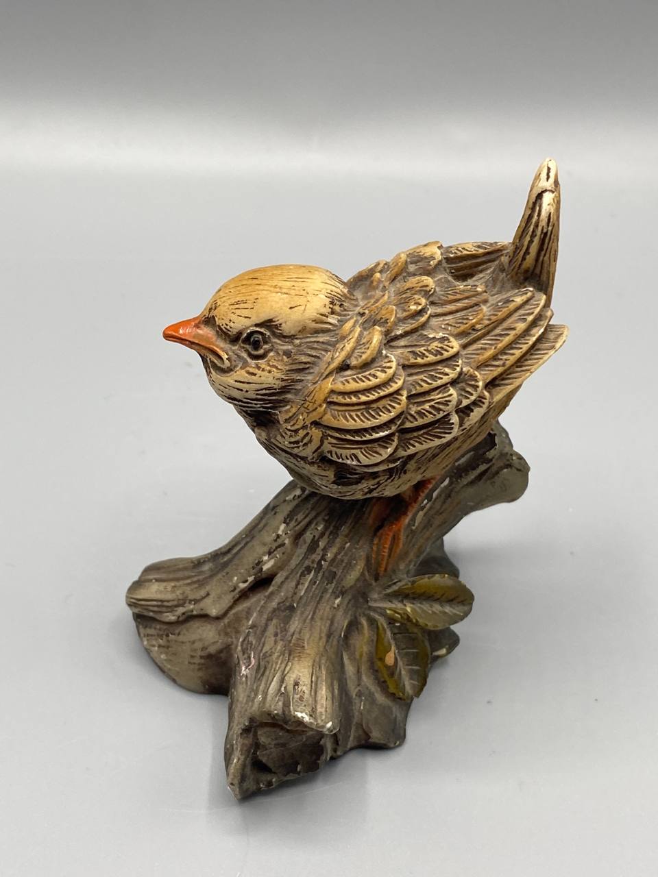Figurine oiseau en résine – Moineau sur branche – Style naturaliste vintage