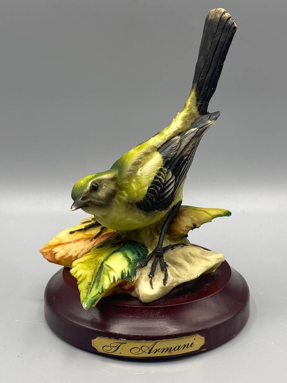 Figurine mésange charbonnière en résine – Signée  Armani – Socle acajou – Florence Sculture d’Arte – Italie circa 1980-1990