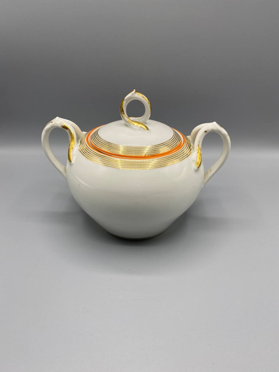 Sucrier ancien en porcelaine années 30–40 – décor doré Art Déco