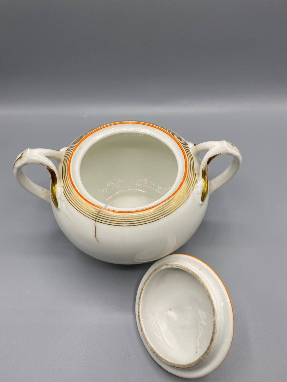 Sucrier ancien en porcelaine années 30–40 – décor doré Art Déco