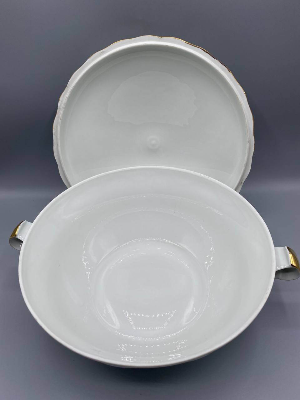 Soupière en porcelaine – Scènes galantes – Dorures – Veritable Porcelaine