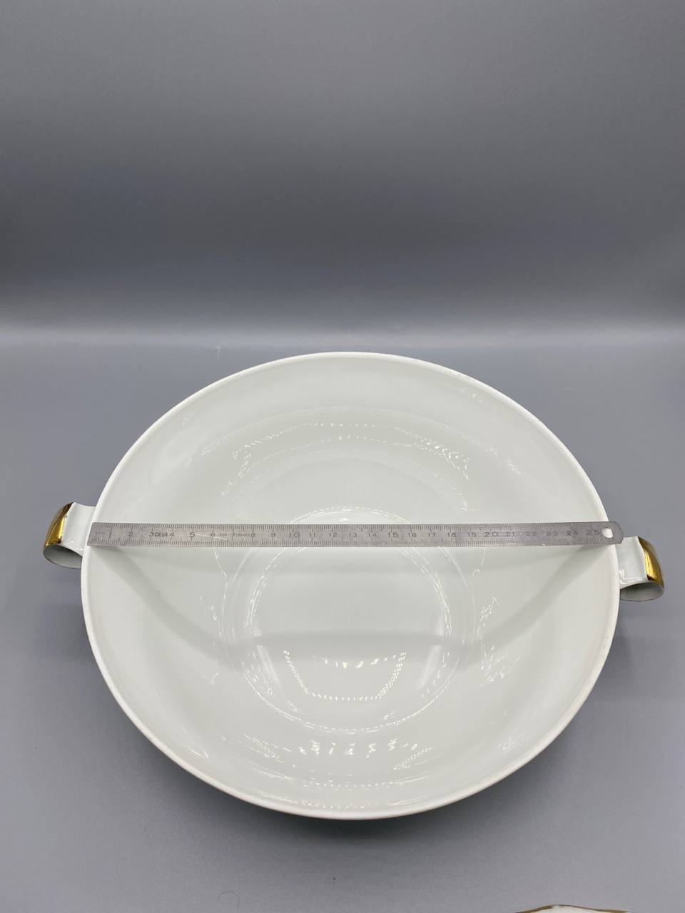 Soupière en porcelaine – Scènes galantes – Dorures – Veritable Porcelaine