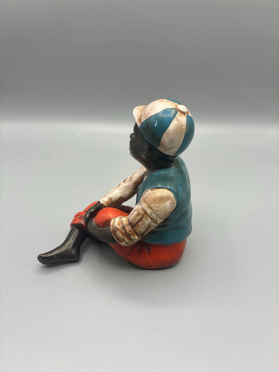 Figurine Joueur de Baseball Assis en Biscuit Polychrome 1950/1970