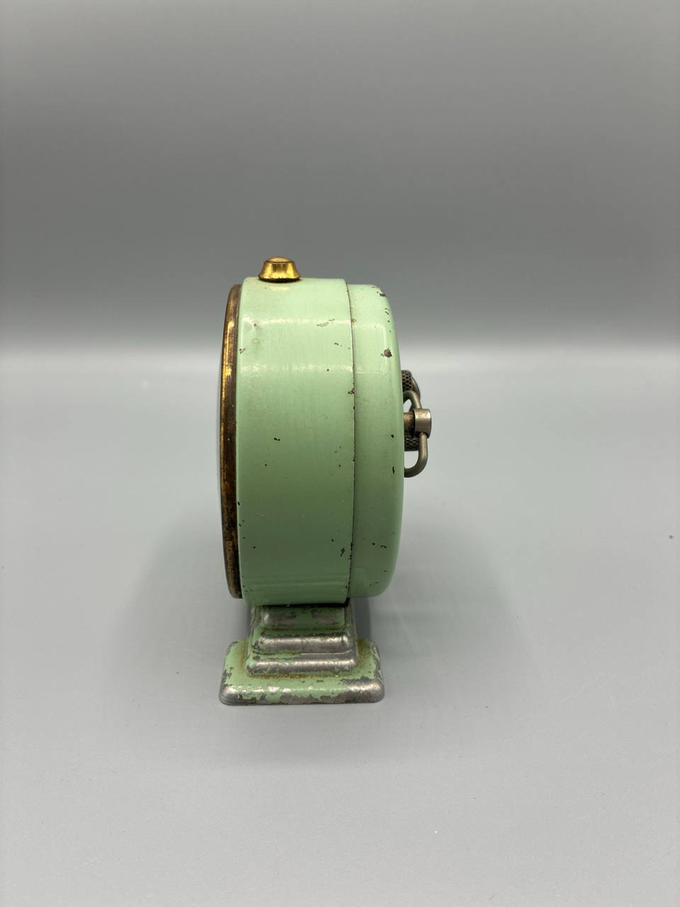 Réveil mécanique SMI – Vert céladon – Socle Art Déco – Fonctionnel