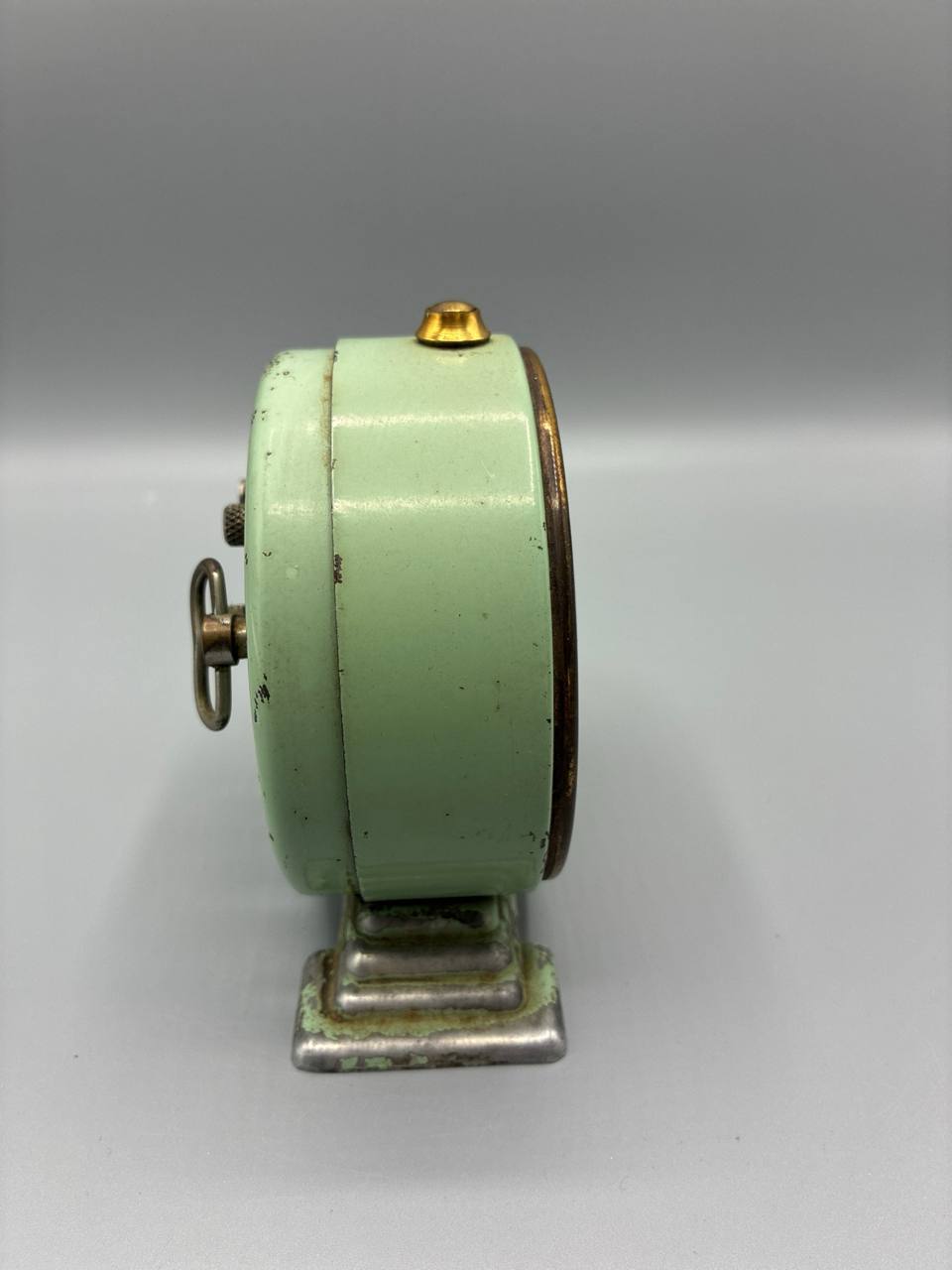 Réveil mécanique SMI – Vert céladon – Socle Art Déco – Fonctionnel